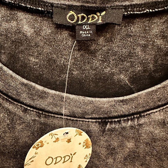 ODDY XL Acid Washed Black T with Delicate Lace Sleeves. PtP 24” Length 39” - Picture 5 of 7